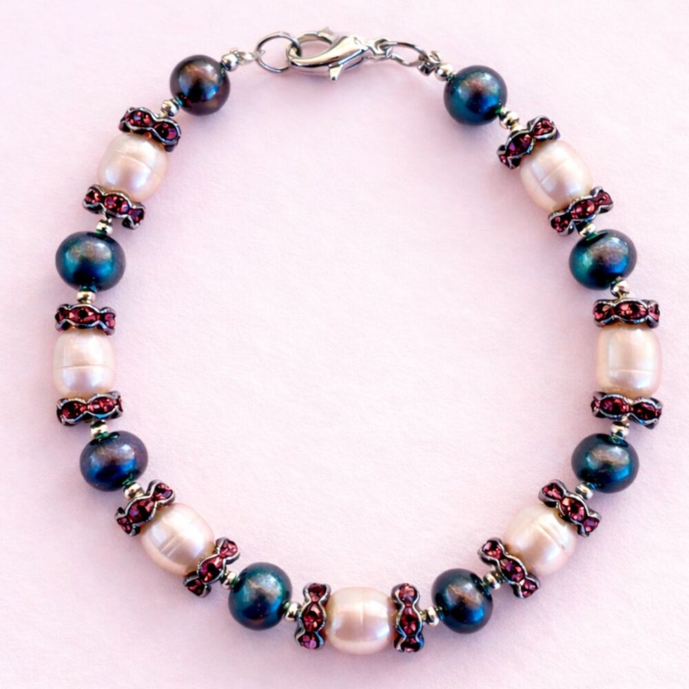Vintage Pearl and Crystal Roundel bracelet - Picture 11 of 11